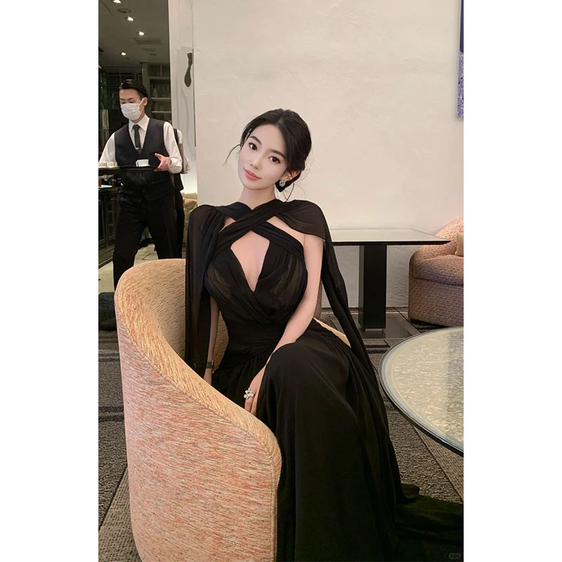 2025年秋冬新款ins气质法式名媛风性感黑色露背飘带连衣裙长裙女