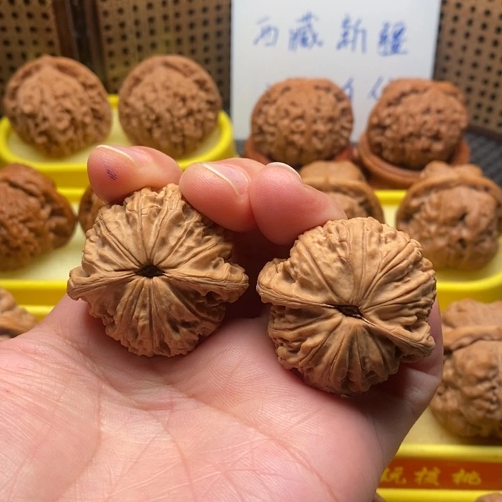 吊坠桃核赵闷38。。。。。。。