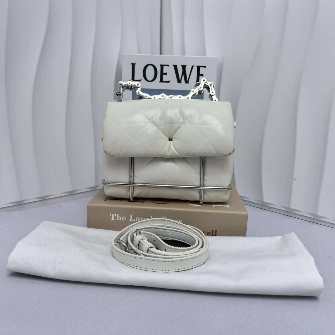 95新  亚历山大王白银泡芙箱子女包13771139二奢