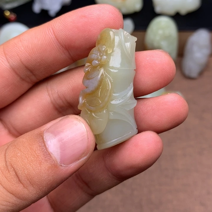 颈饰未镶嵌和田玉