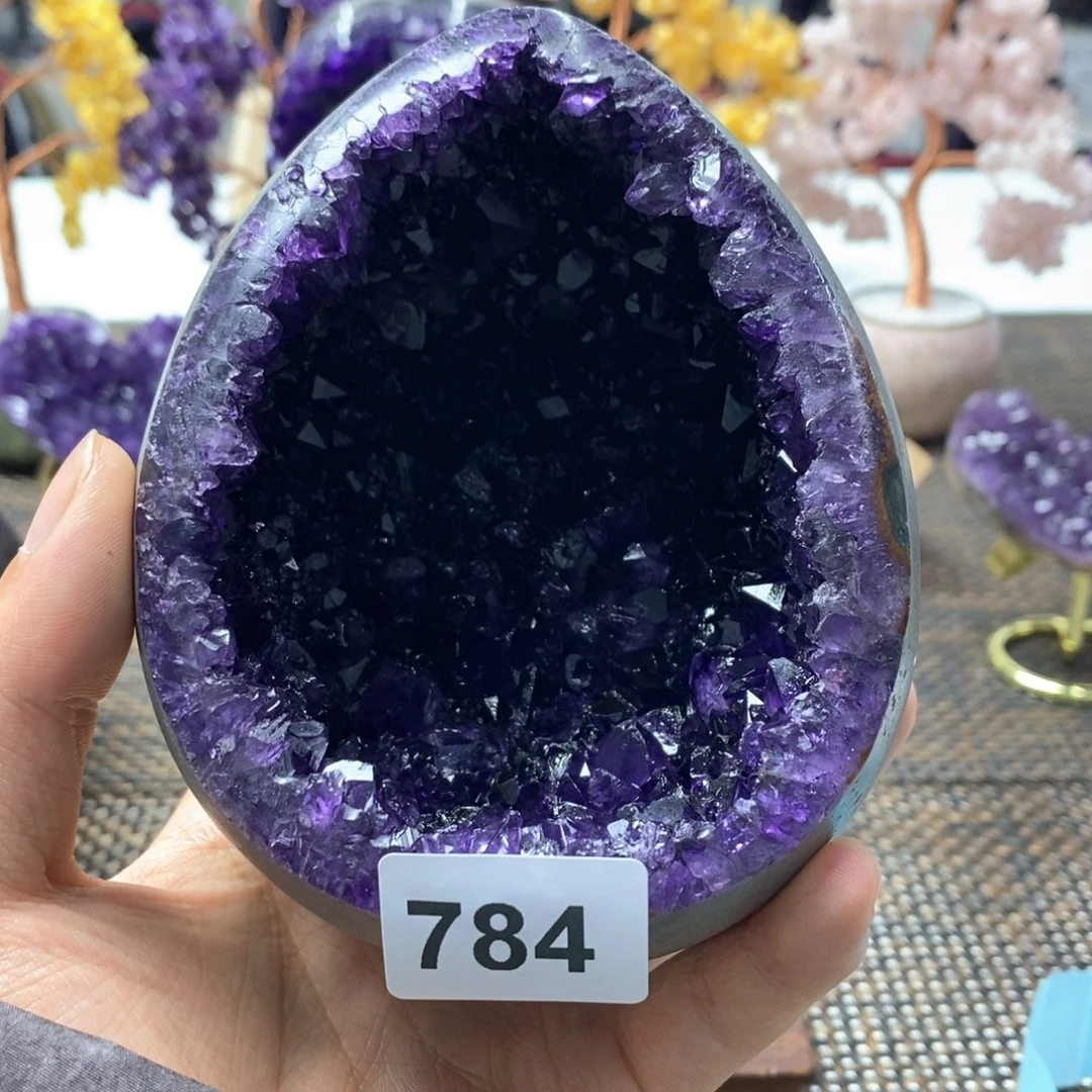 恩***宁未镶嵌紫晶大型摆件（非配饰）