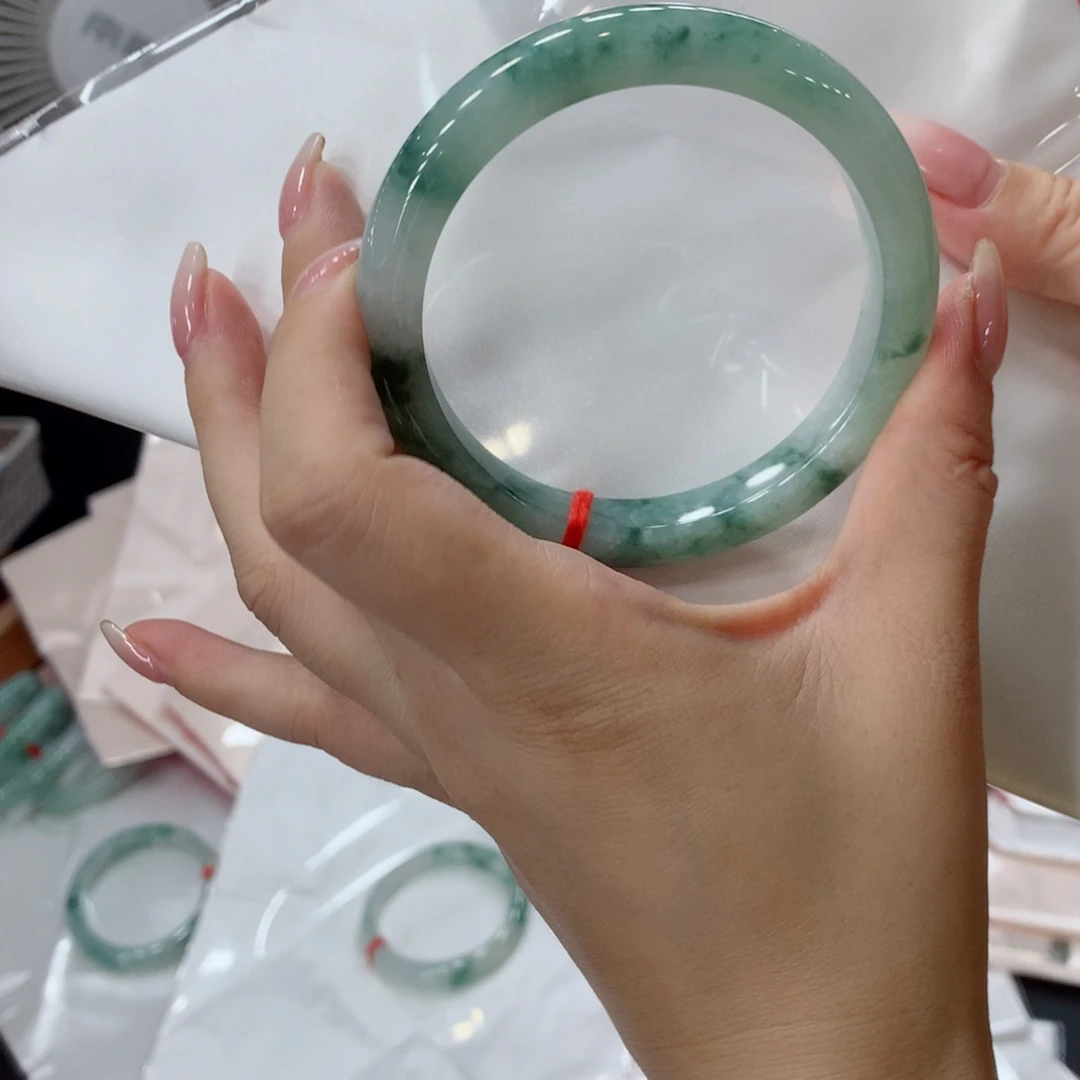 翡翠手镯未镶嵌静*买断