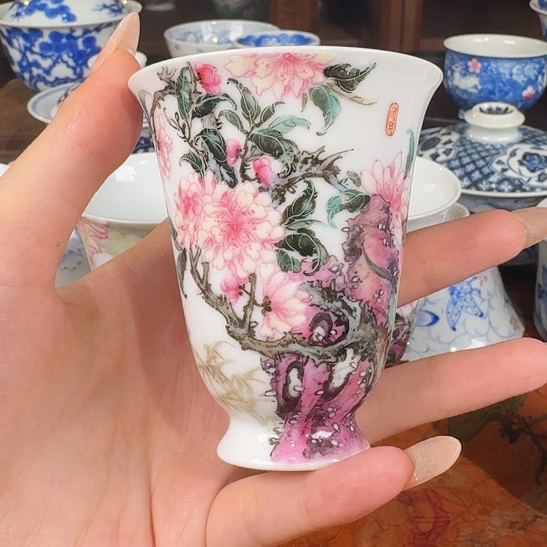 钟新春国画粉彩花卉闻香杯