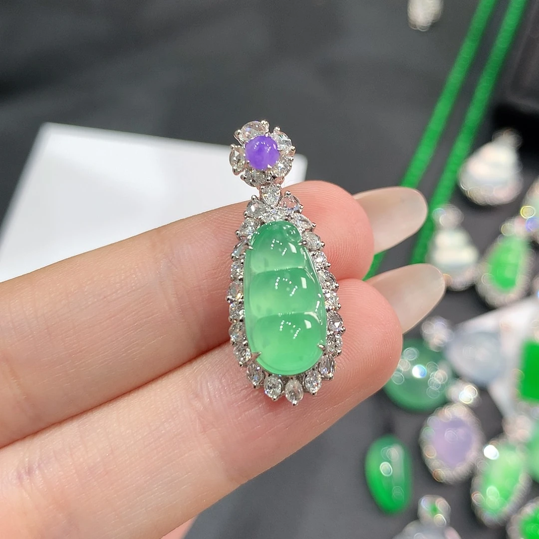 翡翠18K金镶嵌颈饰木那小高冰起光甜绿福豆 48小时鉴赏期