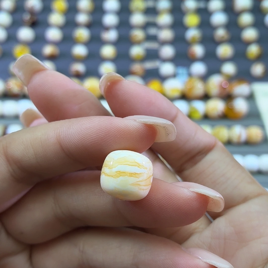 琥珀未镶嵌裸石13.8