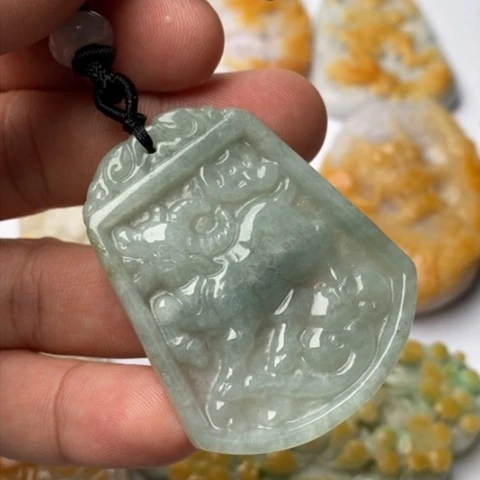 翡翠颈饰未镶嵌翡翠