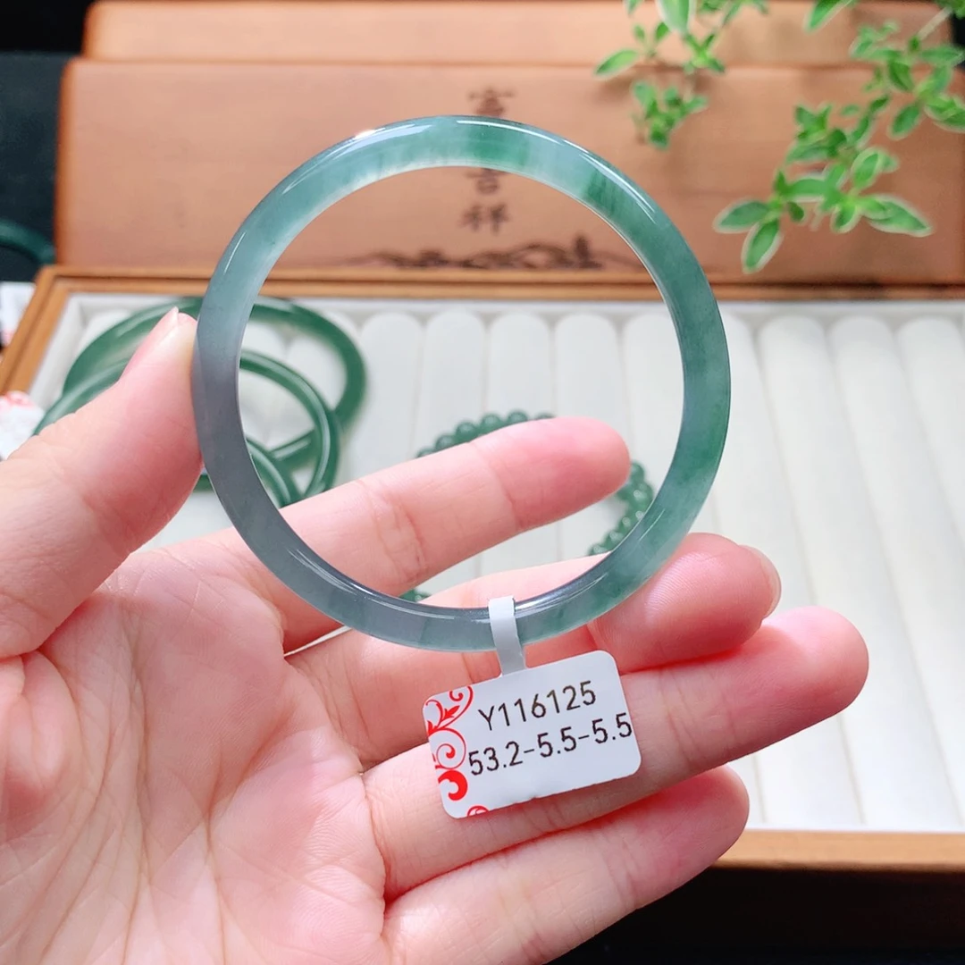 未镶嵌手镯（圆镯）翡翠