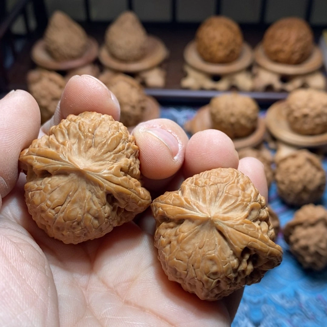 【闪购商品】文玩核桃吊坠刘*小团圆