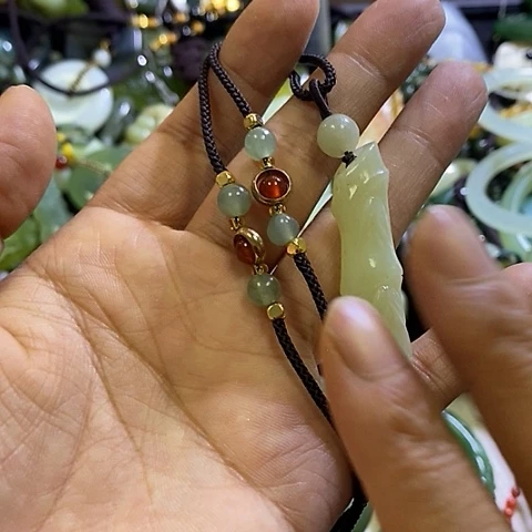 和田玉未镶嵌颈饰