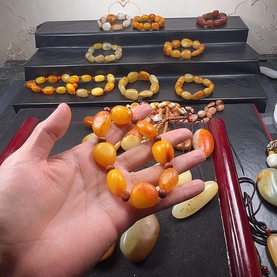 谋***身颈饰未镶嵌和田玉