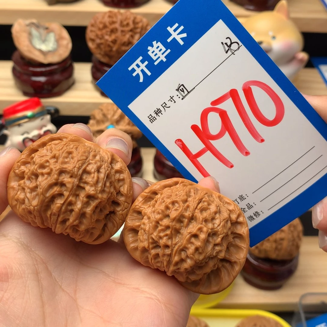 文玩核桃把件970号 血麒麟 43