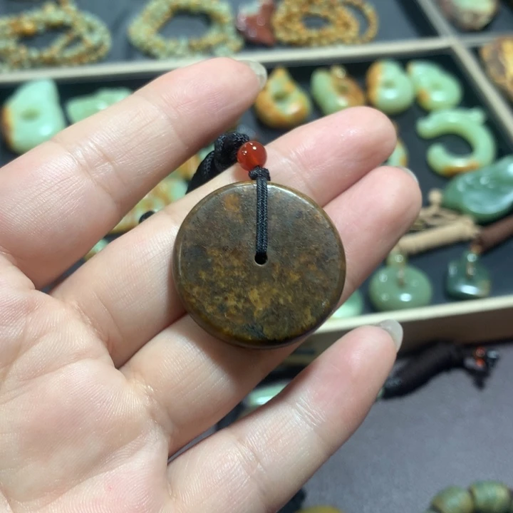 岫岩河磨玉（透闪石质玉）未镶嵌颈饰