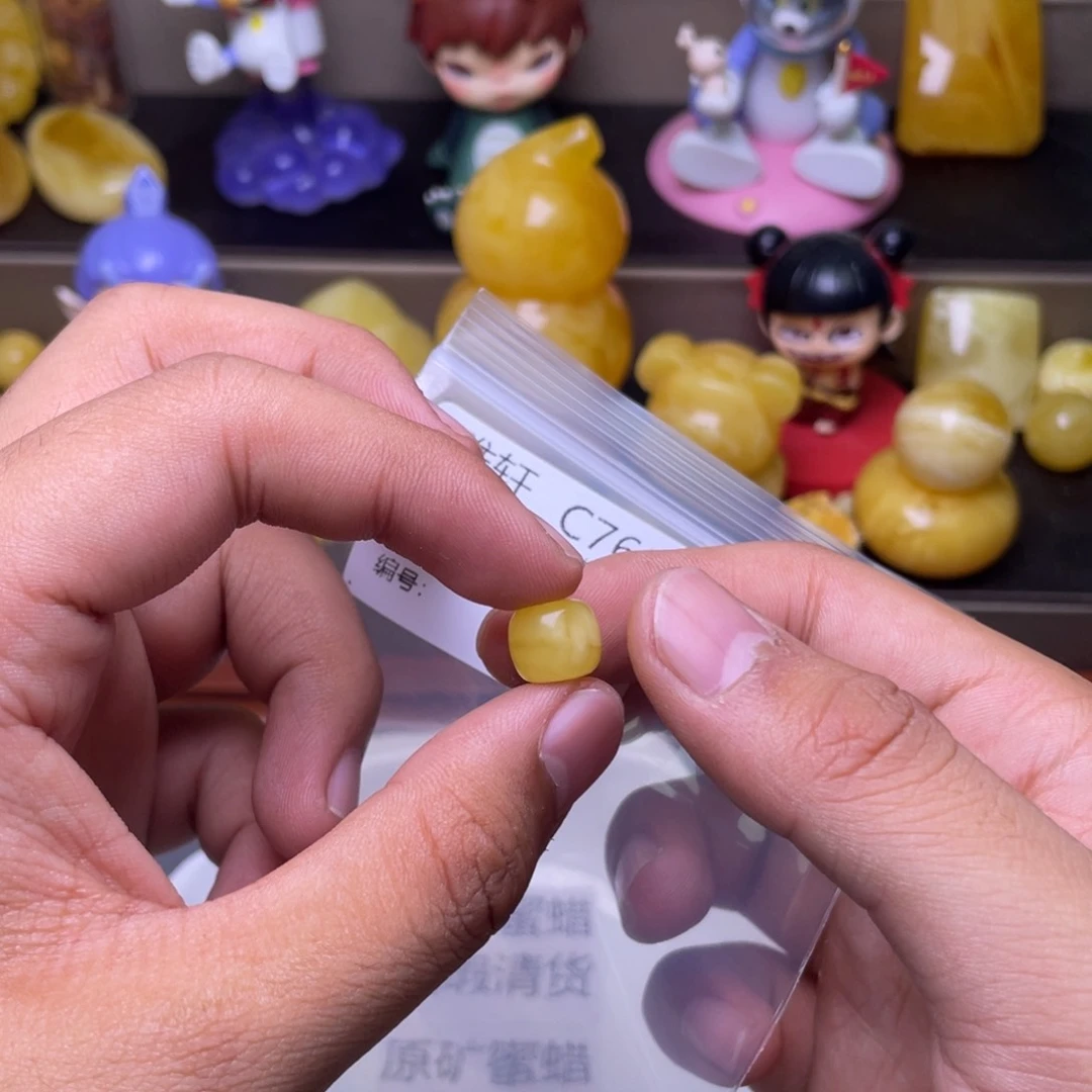 琥珀未镶嵌珠宝奇石