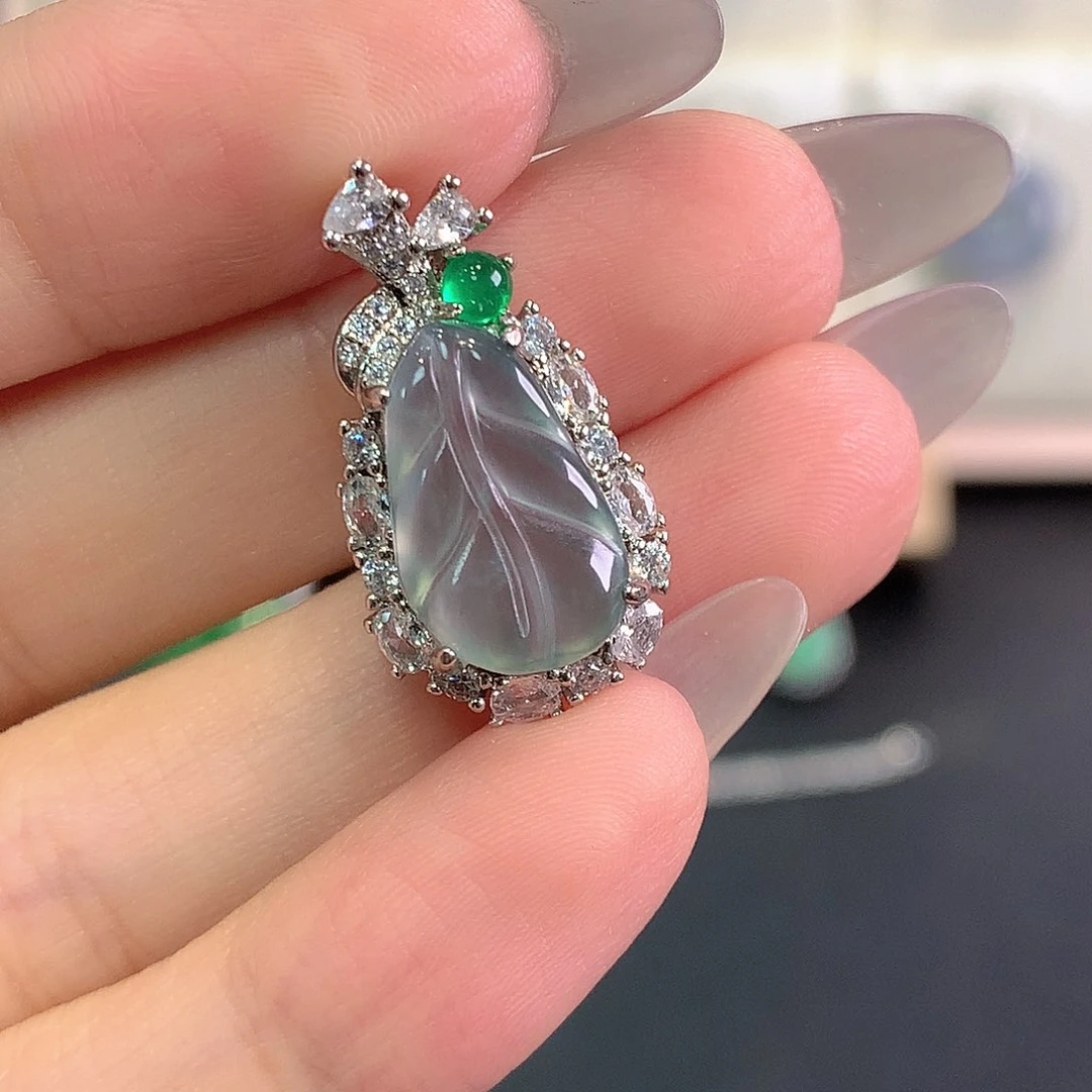 翡翠未镶嵌颈饰3、