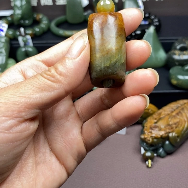颈饰未镶嵌岫岩老玉（透闪石质玉）