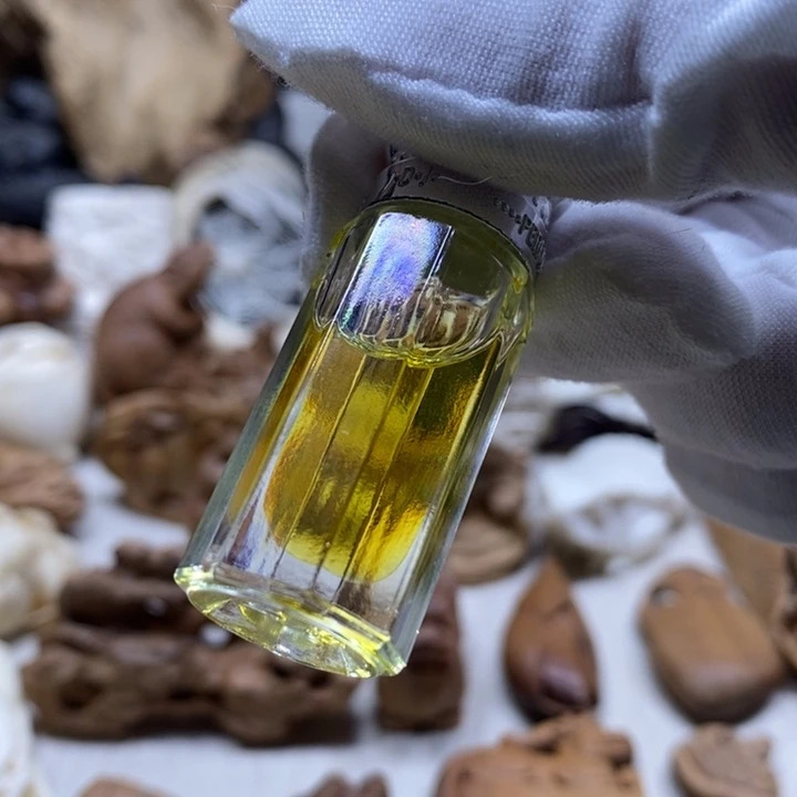 檀香木其他挂****猪正区老山檀精油2g