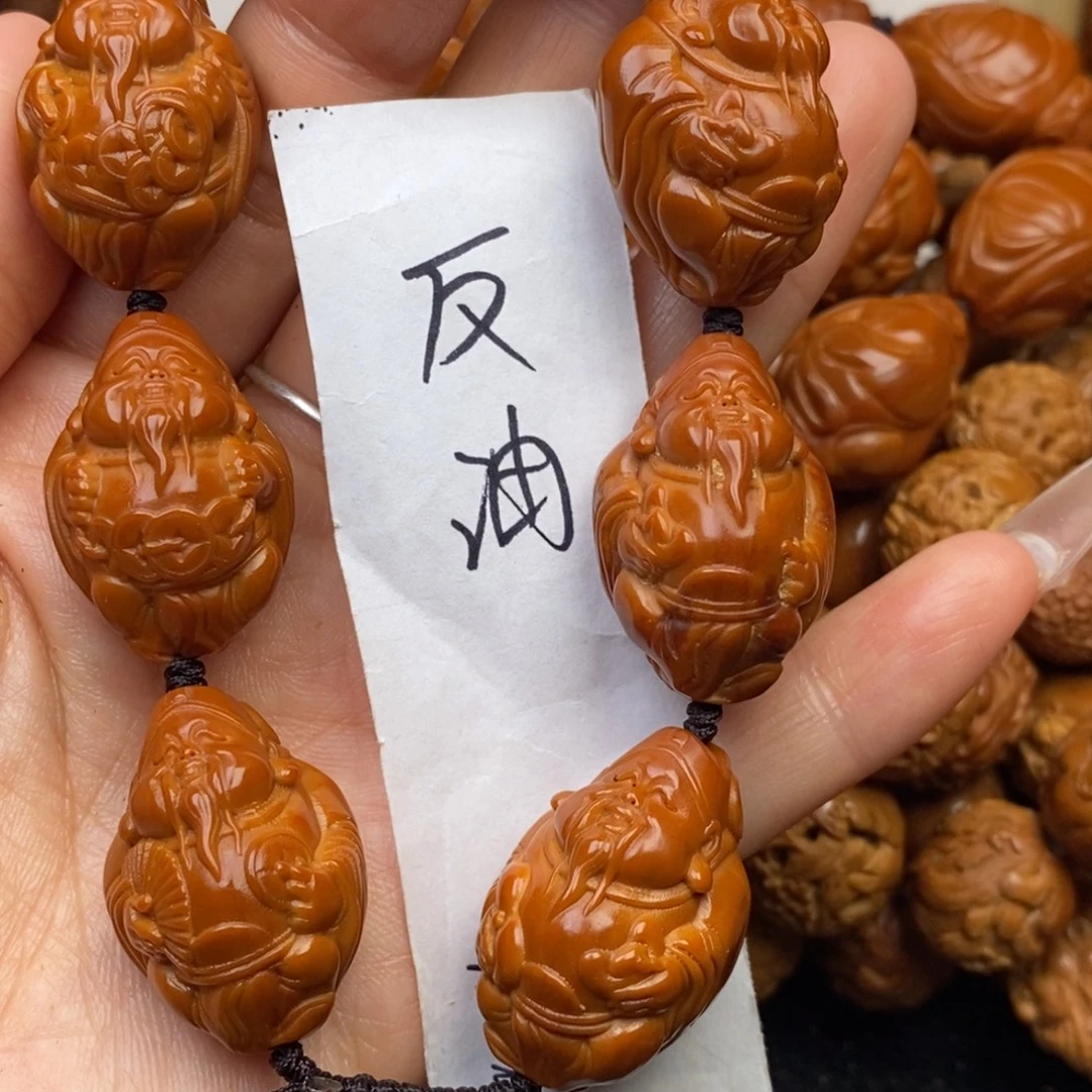 钮***禄吊坠橄榄核2.0元甲财神