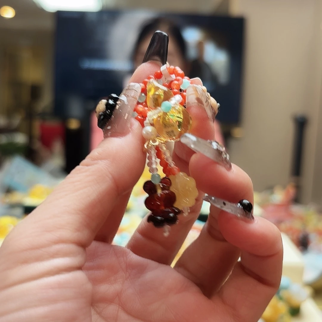 琥珀颈饰未镶嵌雪*琥珀