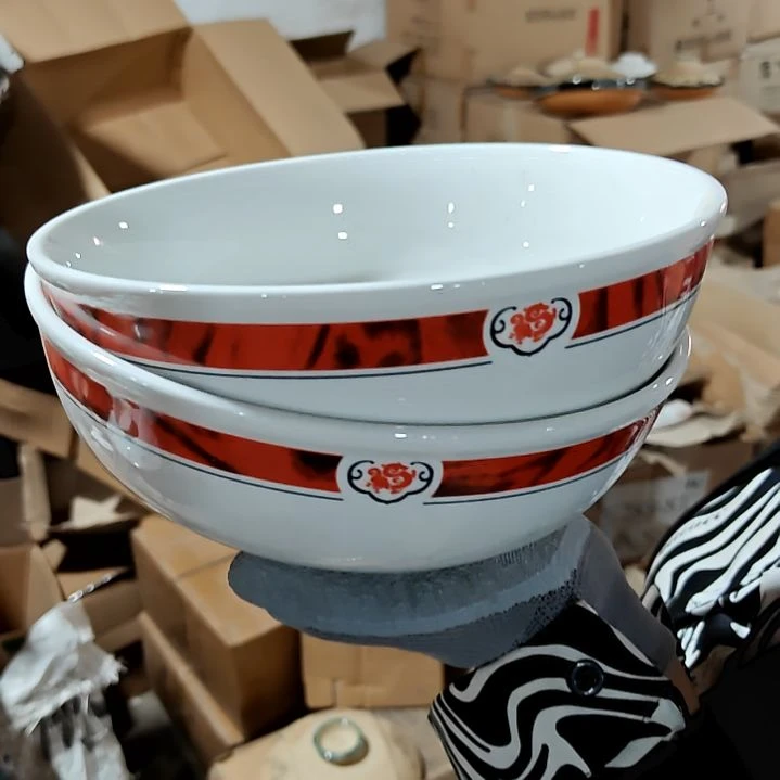 摆件盘子碗茶壶啥都有