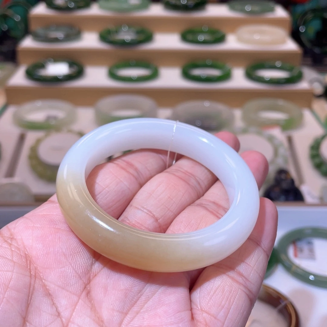 和田玉未镶嵌颈饰收藏级糖白手镯50+