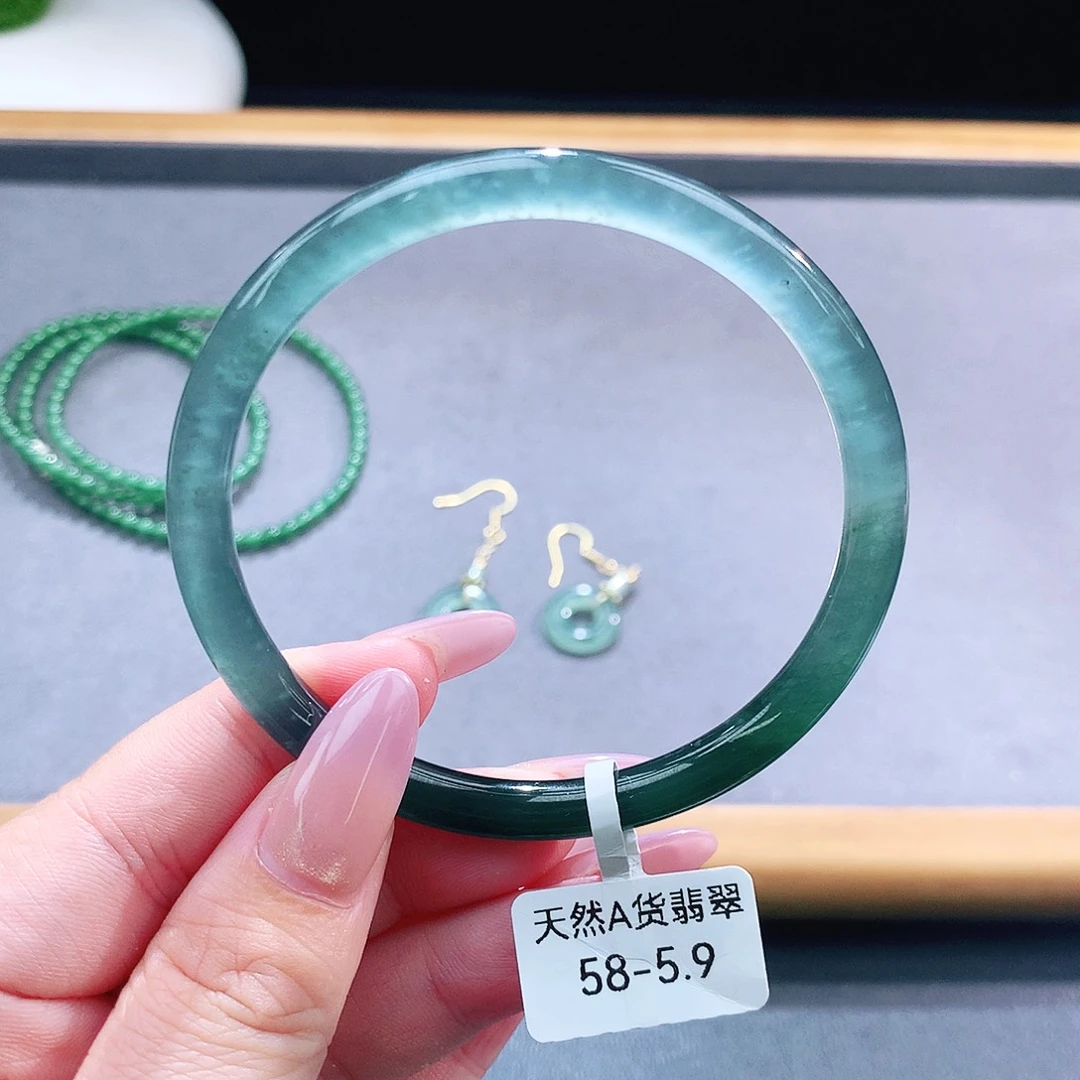 未镶嵌手镯（圆镯）翡翠