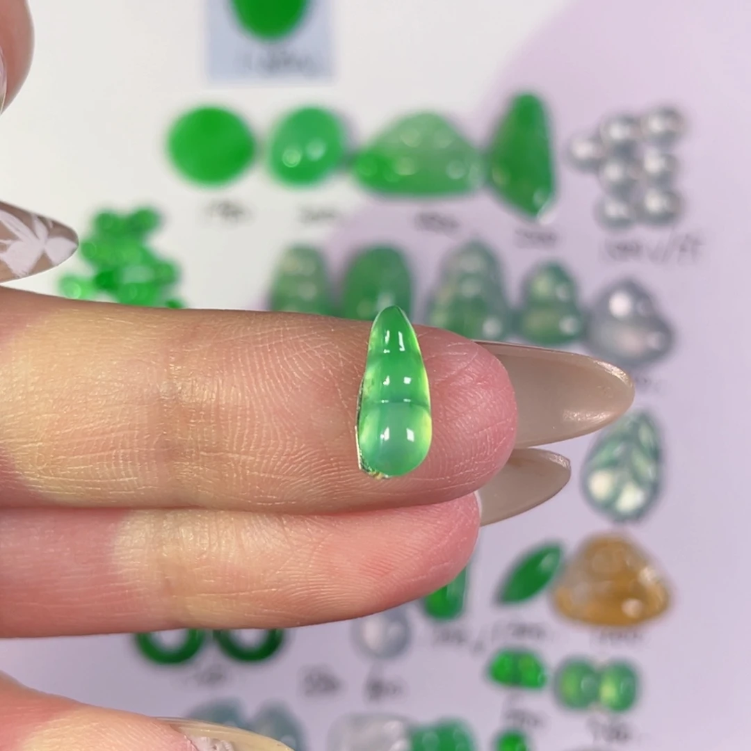 翡翠未镶嵌颈饰裸石