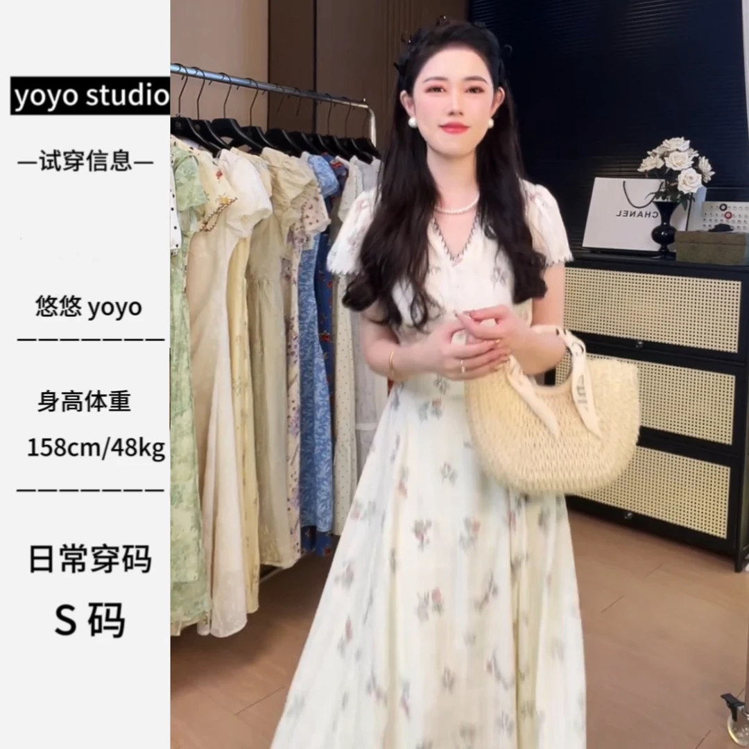 【拉菲庄园】夏季新款2025刺绣法式荷叶边V领碎花连衣裙女甜美裙