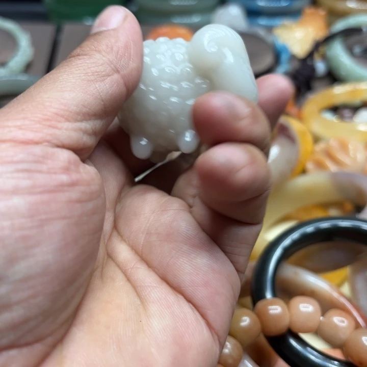 用***8石英质玉未镶嵌手镯