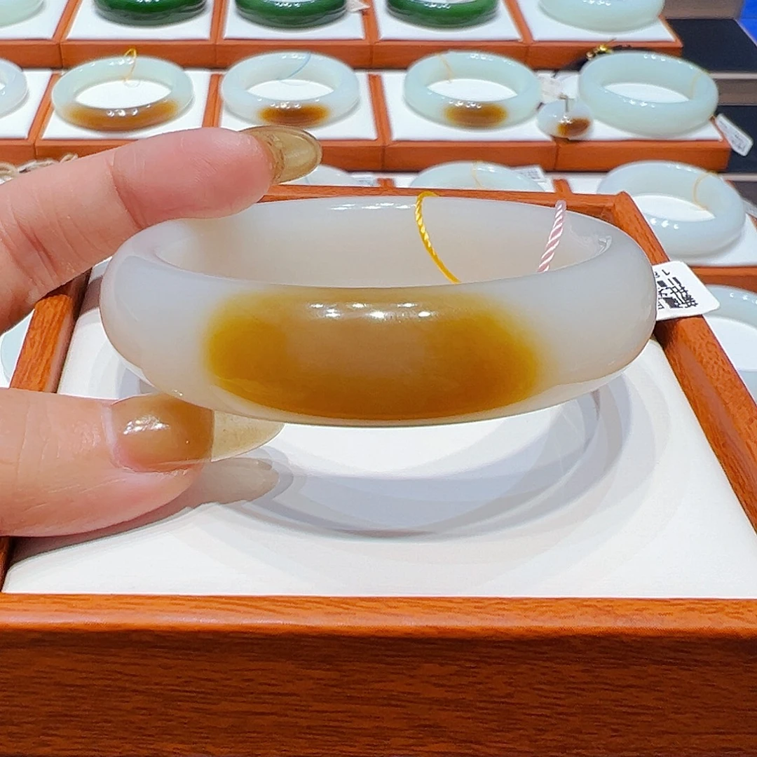 和田玉未镶嵌手镯一口糖5354