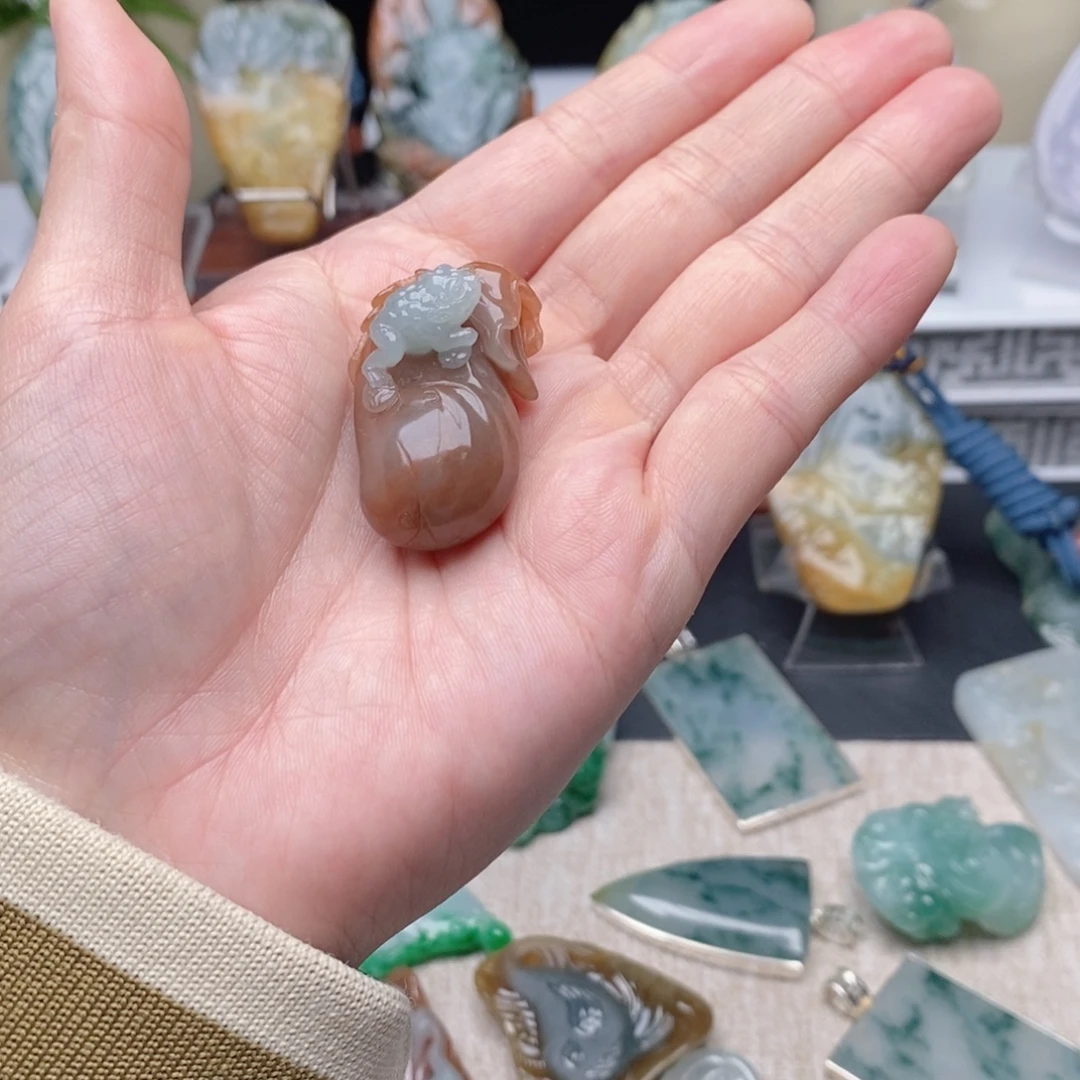 报***来翡翠未镶嵌颈饰缅甸翡翠Ａ货挂件