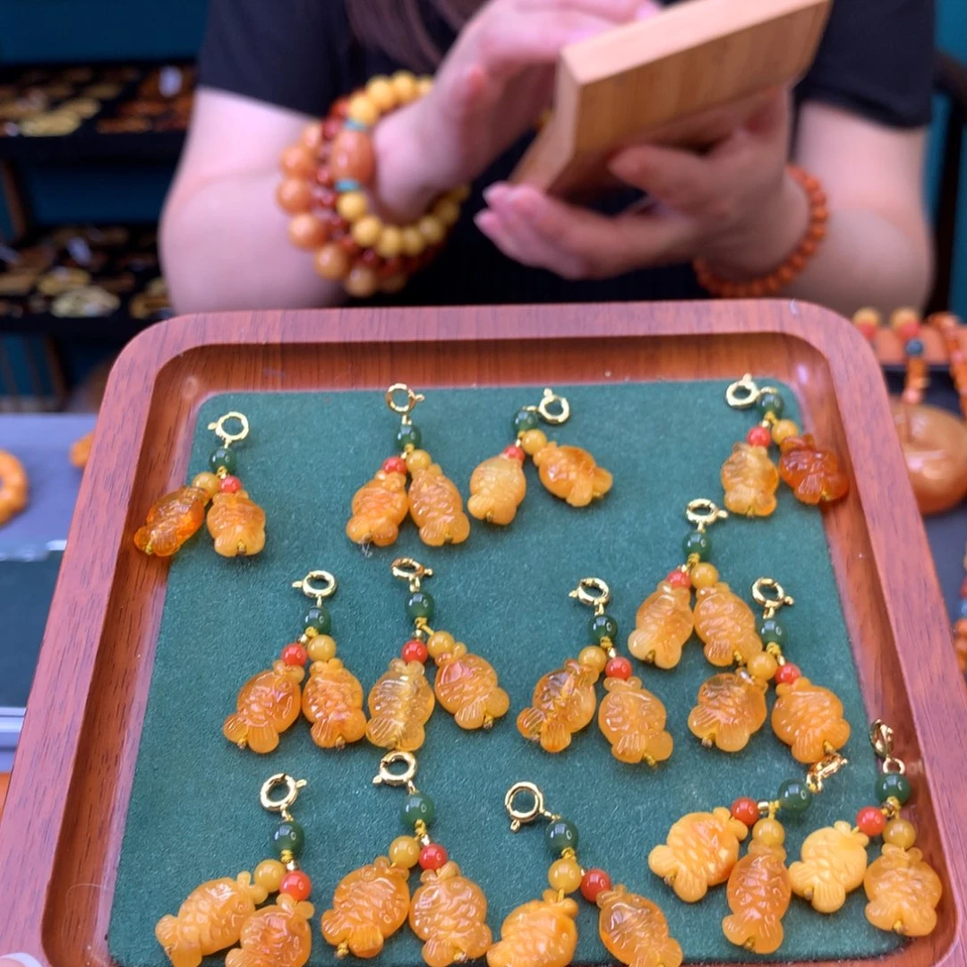 蜜蜡未镶嵌吊坠(不含链)多样性发一