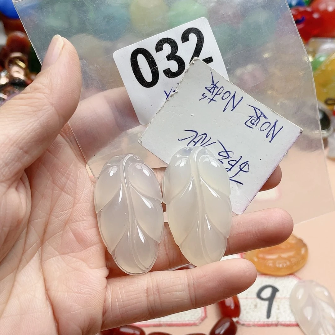 合金颈饰玛瑙/玉髓卿**?