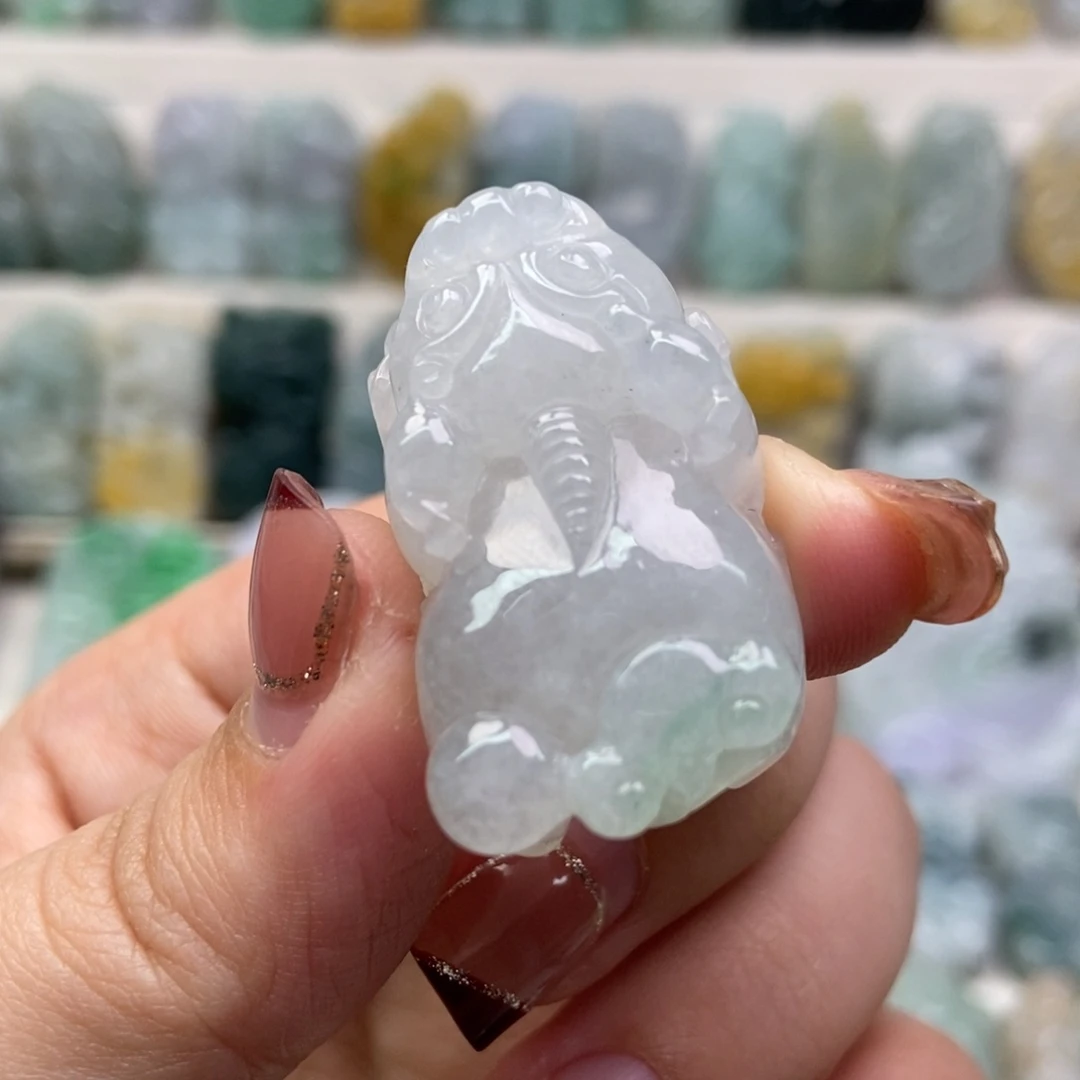 翡翠吊坠(赠链)未镶嵌