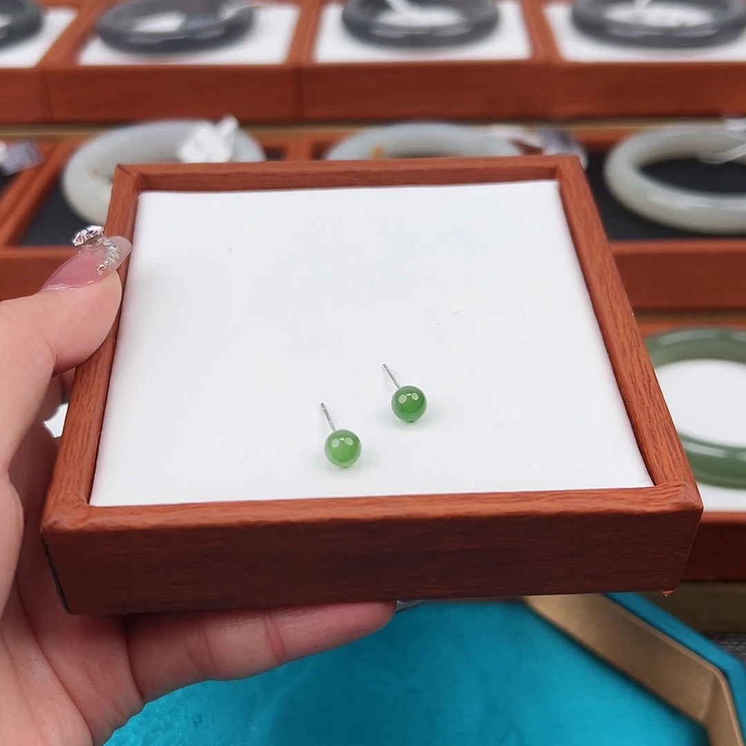 和田玉耳饰未镶嵌