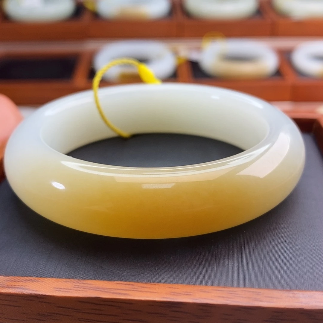 和田玉（糖玉）手镯未镶嵌