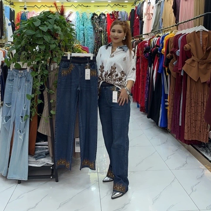 夏季低腰微喇牛仔裤女修身简约复古马蹄喇叭裤