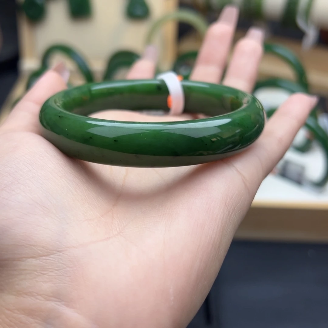 和田玉（碧玉）未镶嵌手镯