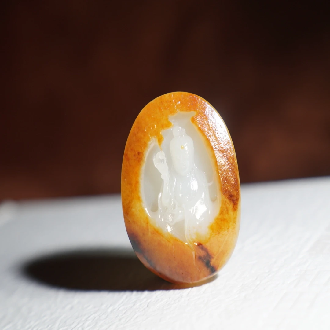 《钦清老玉器》天然新疆和田玉籽料红皮白肉观音菩萨吊坠挂件玉佩