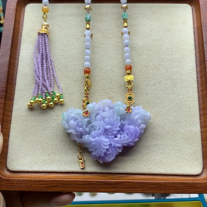 翡翠未镶嵌颈饰紫翡凤凰