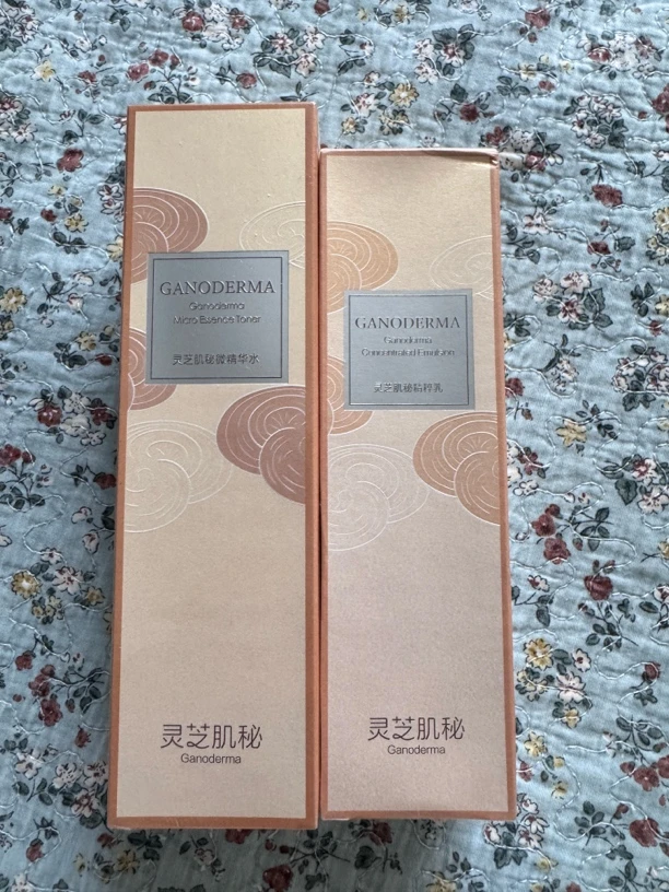灵芝肌秘微精华水改善干纹提亮肤色去除暗黄