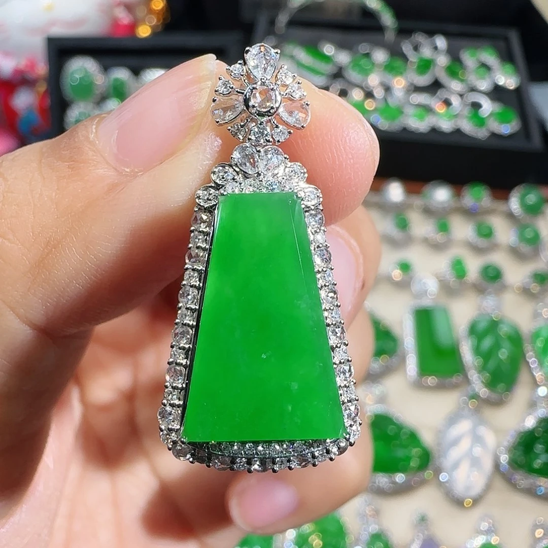 翡翠吊坠(不含链)18K金镶嵌