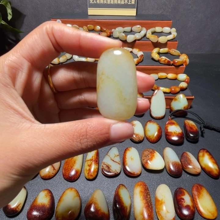 啊***龙和田玉未镶嵌颈饰