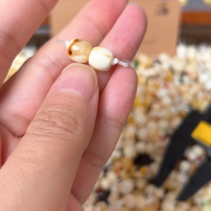 蜜蜡未镶嵌裸石8mm一对