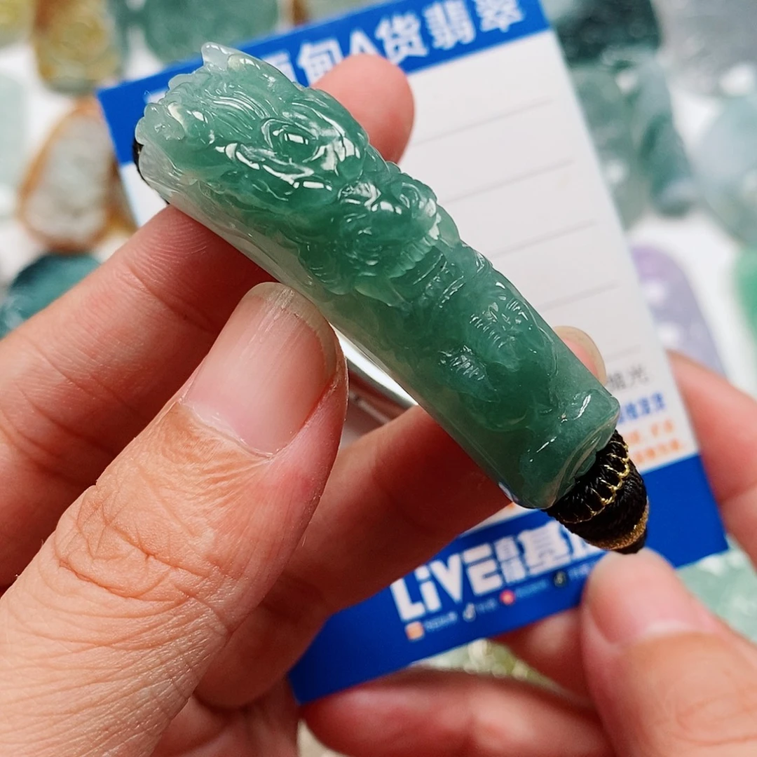 颈饰未镶嵌翡翠龙手牌