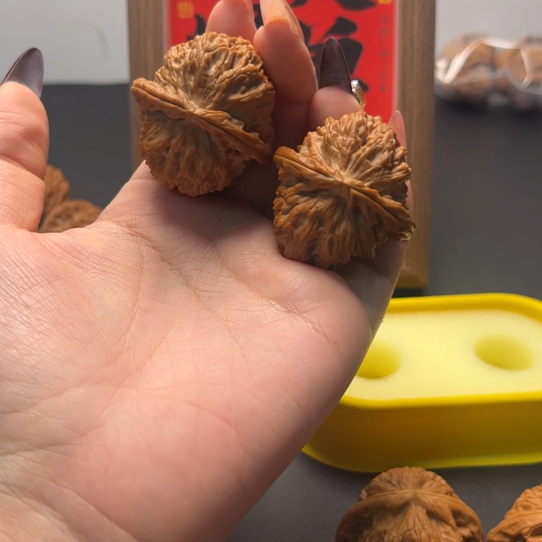 n***y文玩核桃吊坠白狮子40