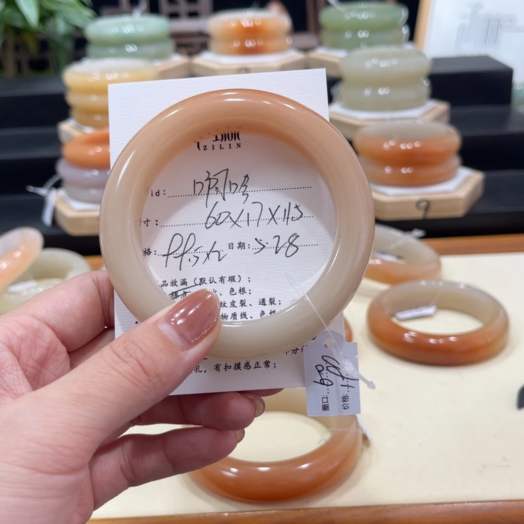 石英质玉手镯未镶嵌啊*_