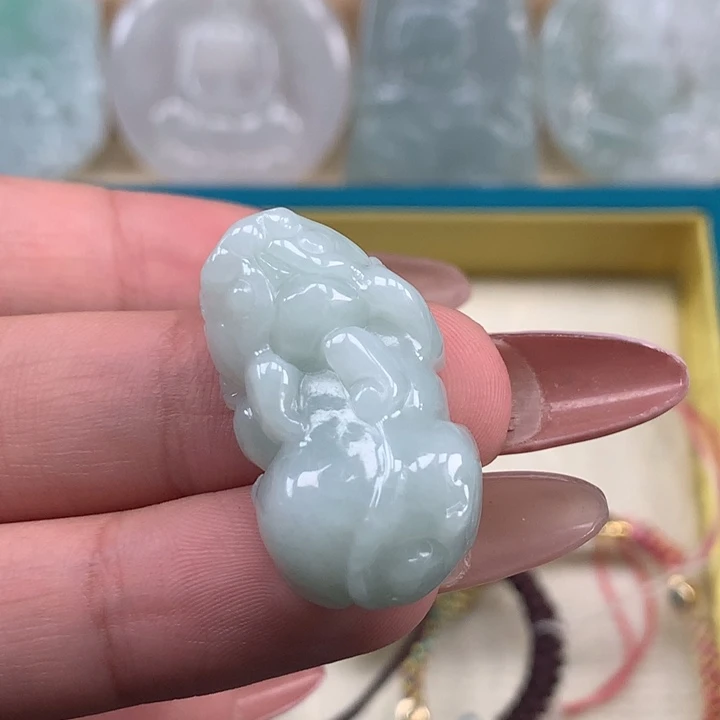颈饰未镶嵌翡翠貔貅