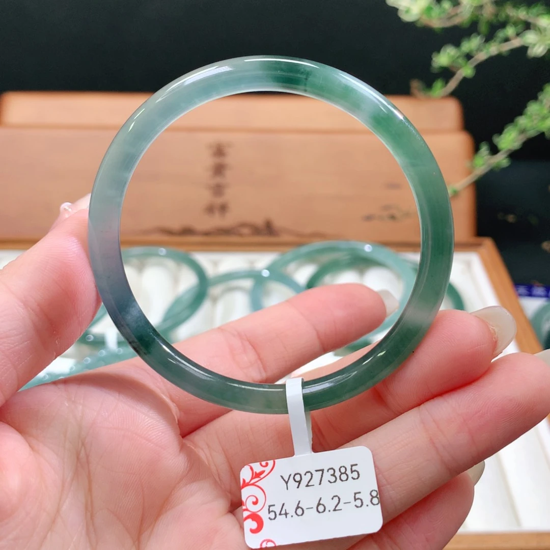 翡翠手镯未镶嵌天然
