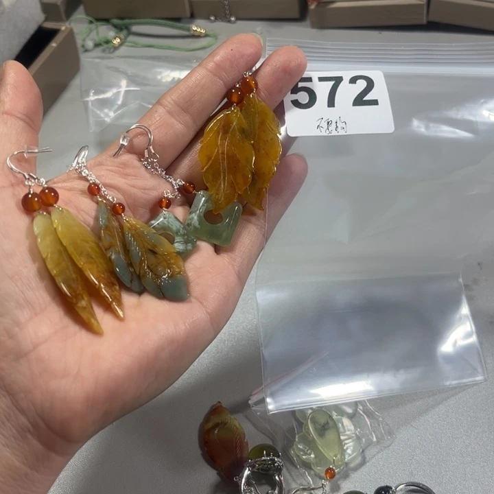 蛇纹石玉耳饰合金玉*姐