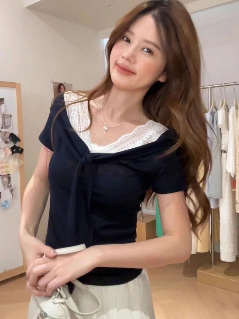 【现货】2025夏季甜辣妹v领蕾丝拼接蝴蝶结绑带甜美纯欲慵懒风女装